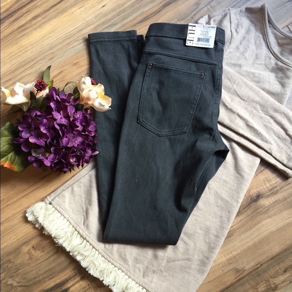 ❄️winter clearance❄️ NWT HUE JEGGINGS